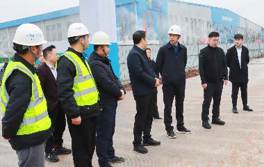 南溪經(jīng)開(kāi)區(qū)黨工委副書(shū)記、管委會(huì)主任李勇一行蒞臨遠(yuǎn)東股份宜賓智能產(chǎn)業(yè)園調(diào)研指導(dǎo)